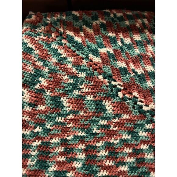 Crochet throw blanket mauve 52x54” - Picture 2 of 5